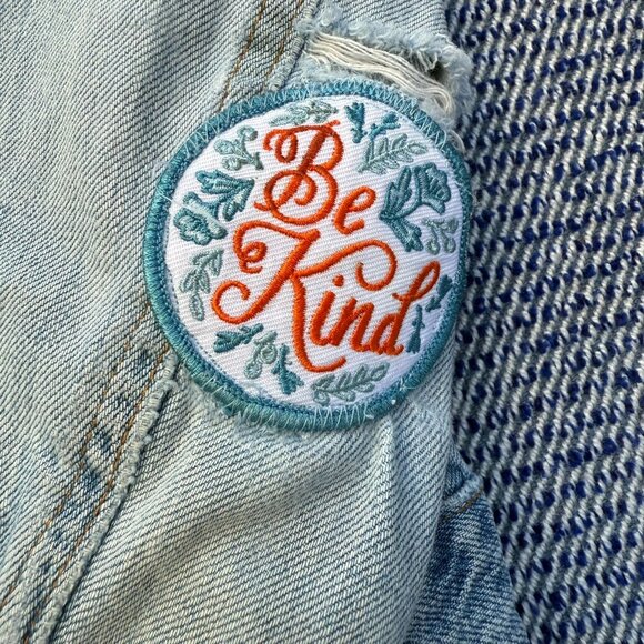 GAP Womens Medium Light Wash Denim Jacket With Custom Patches & Distressed Detai - Picture 4 of 8